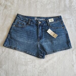 👖 No Boundaries Women’s Blue Denim High-Rise Shorts – Size 8, NWT